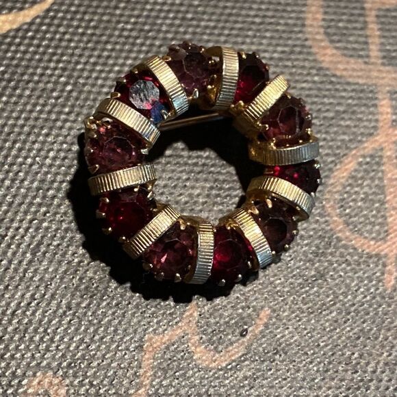 Vintage Faux Ruby Brooch - Picture 2 of 6
